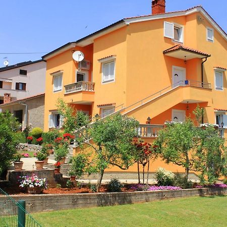 Apartmani Mladenka Малинска Экстерьер фото