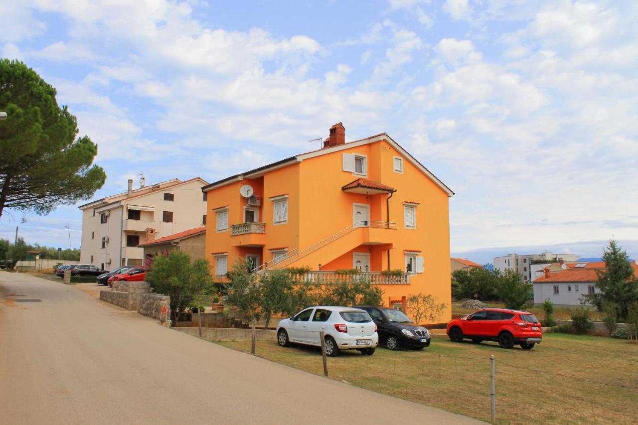 Apartmani Mladenka Малинска Экстерьер фото
