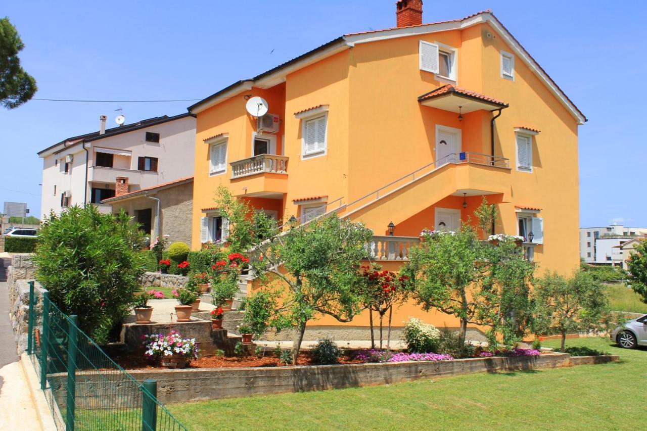 Apartmani Mladenka Малинска Экстерьер фото