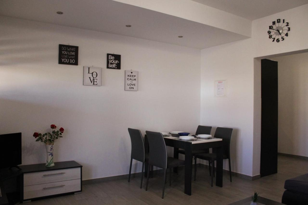 Apartmani Mladenka Малинска Экстерьер фото