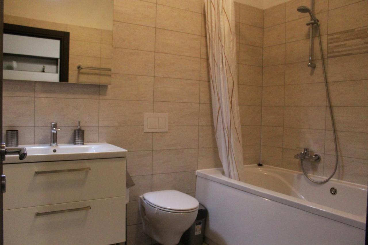 Apartmani Mladenka Малинска Экстерьер фото