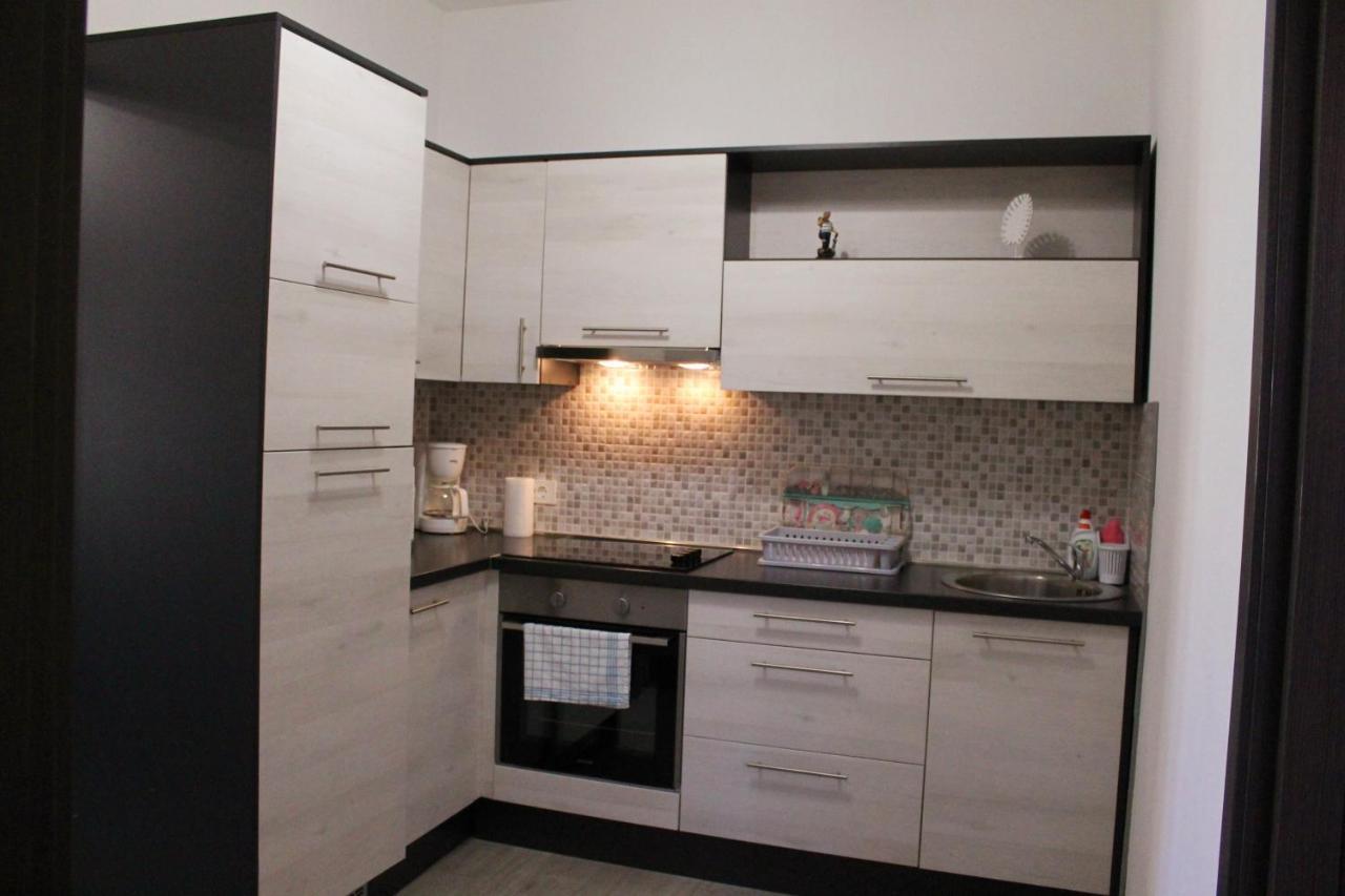 Apartmani Mladenka Малинска Экстерьер фото