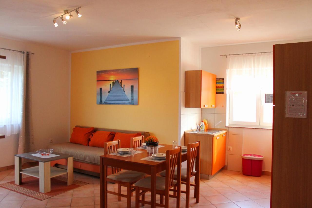 Apartmani Mladenka Малинска Экстерьер фото