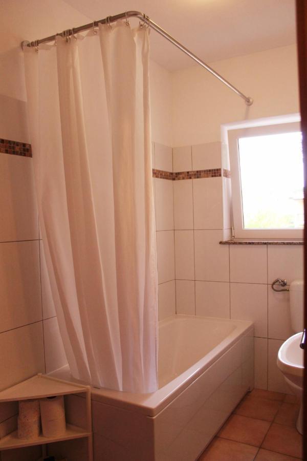 Apartmani Mladenka Малинска Экстерьер фото