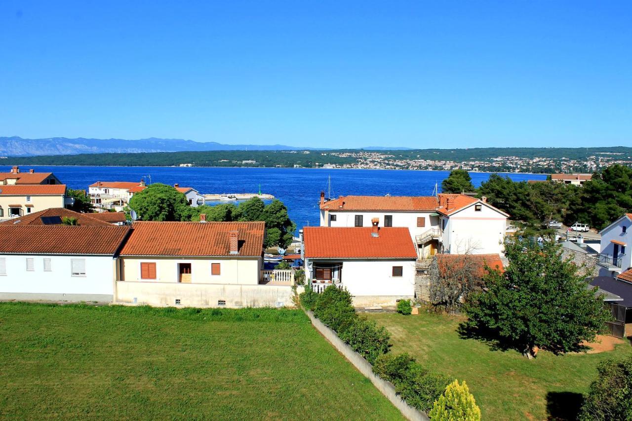 Apartmani Mladenka Малинска Экстерьер фото