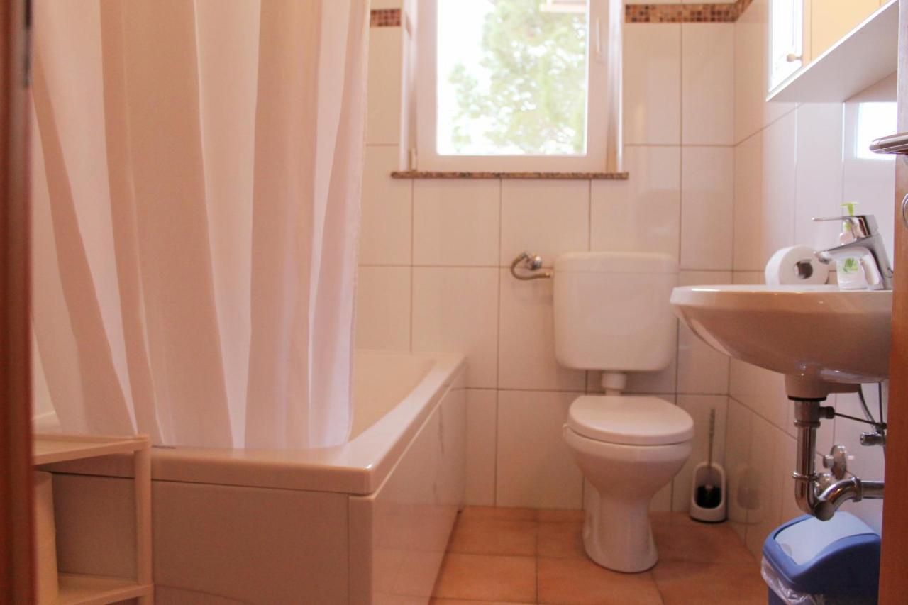 Apartmani Mladenka Малинска Экстерьер фото