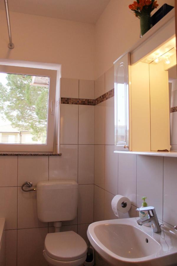 Apartmani Mladenka Малинска Экстерьер фото