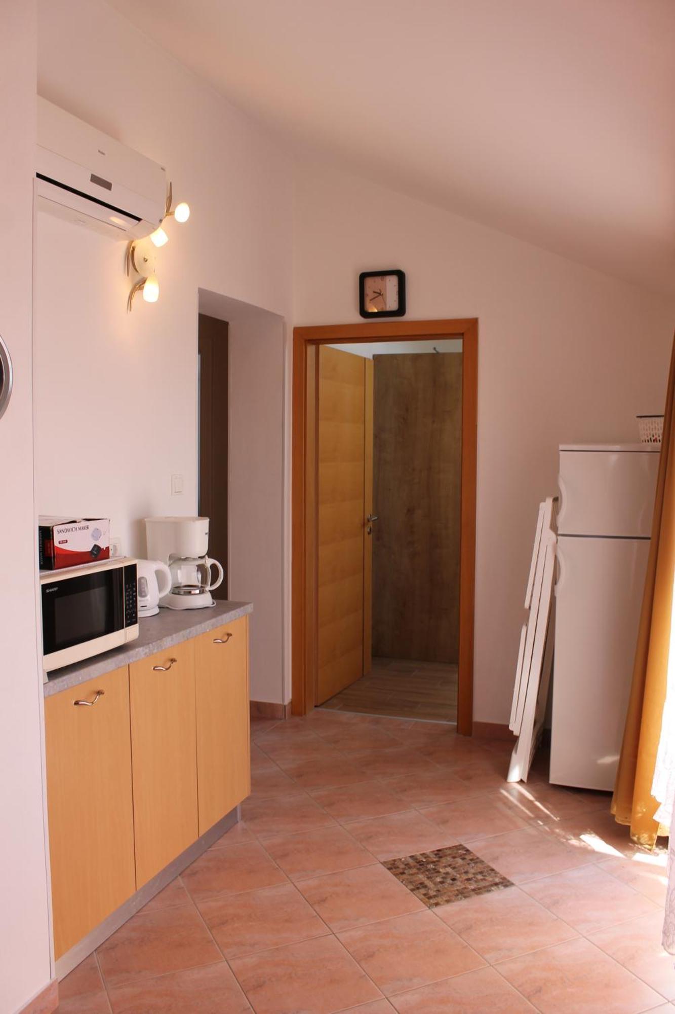 Apartmani Mladenka Малинска Экстерьер фото