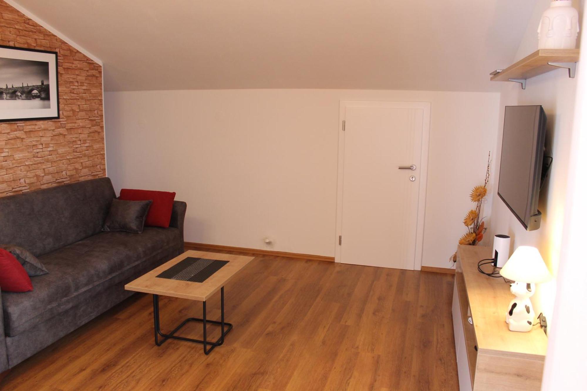 Apartmani Mladenka Малинска Экстерьер фото