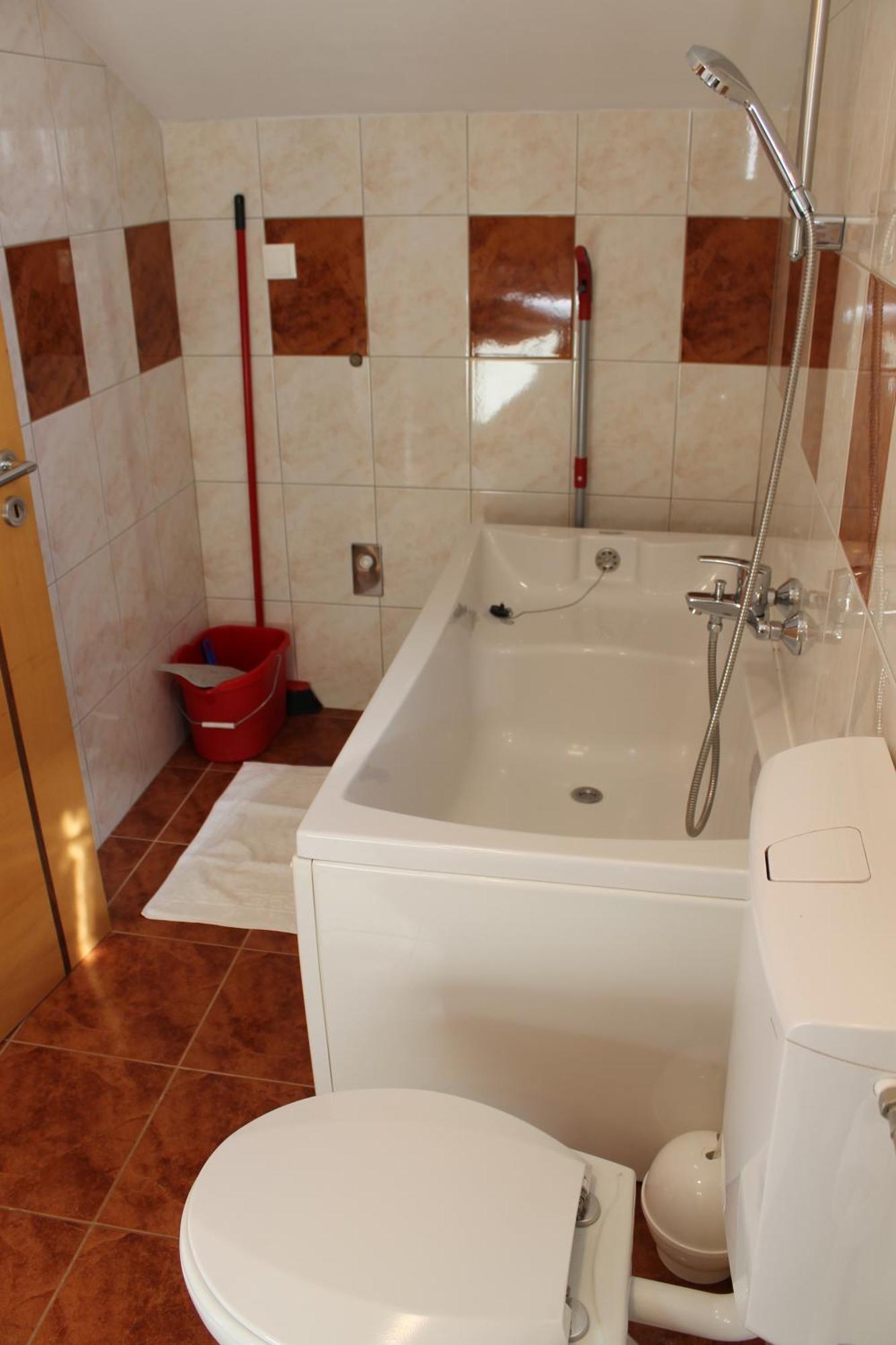 Apartmani Mladenka Малинска Экстерьер фото
