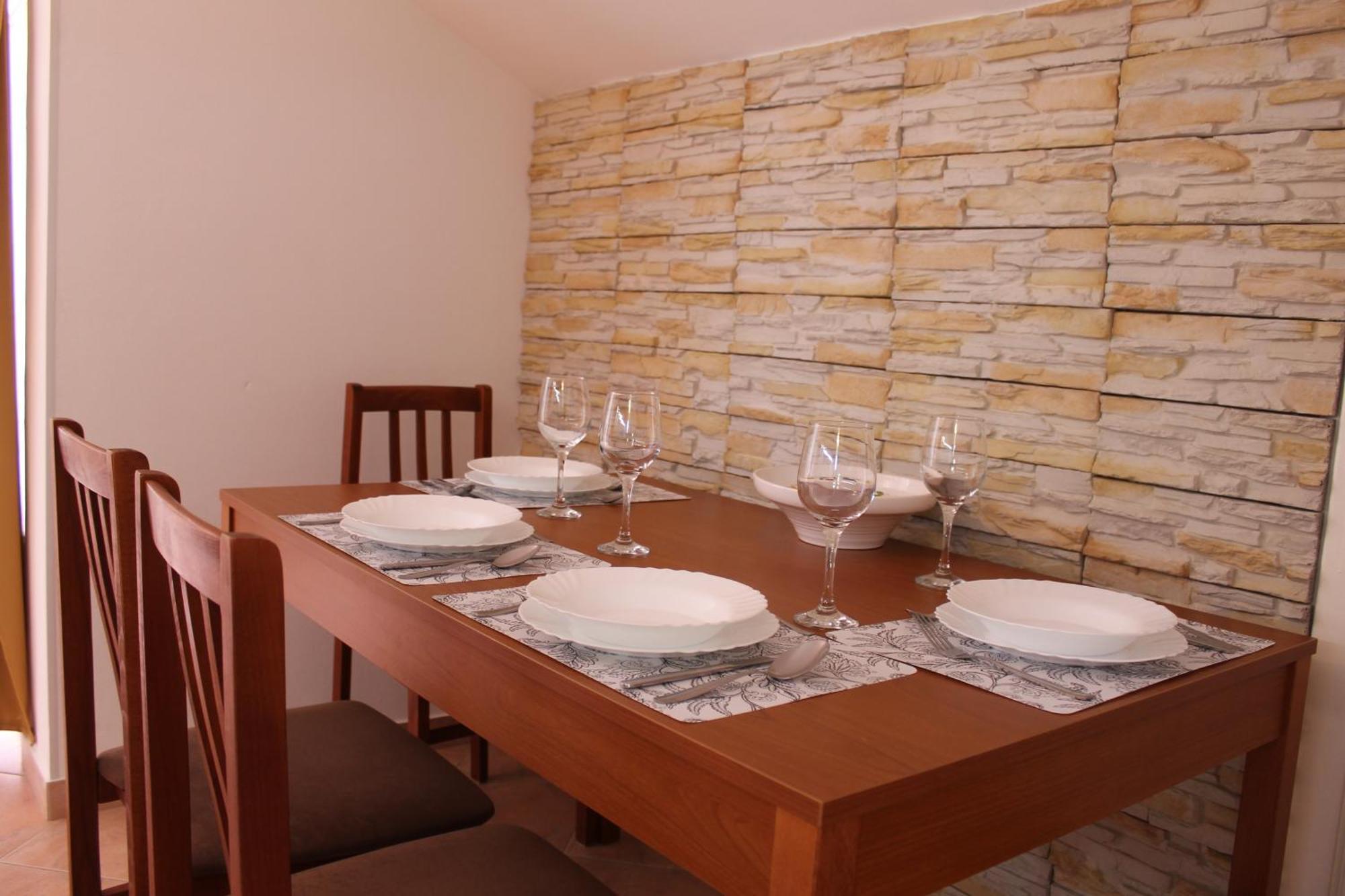 Apartmani Mladenka Малинска Экстерьер фото