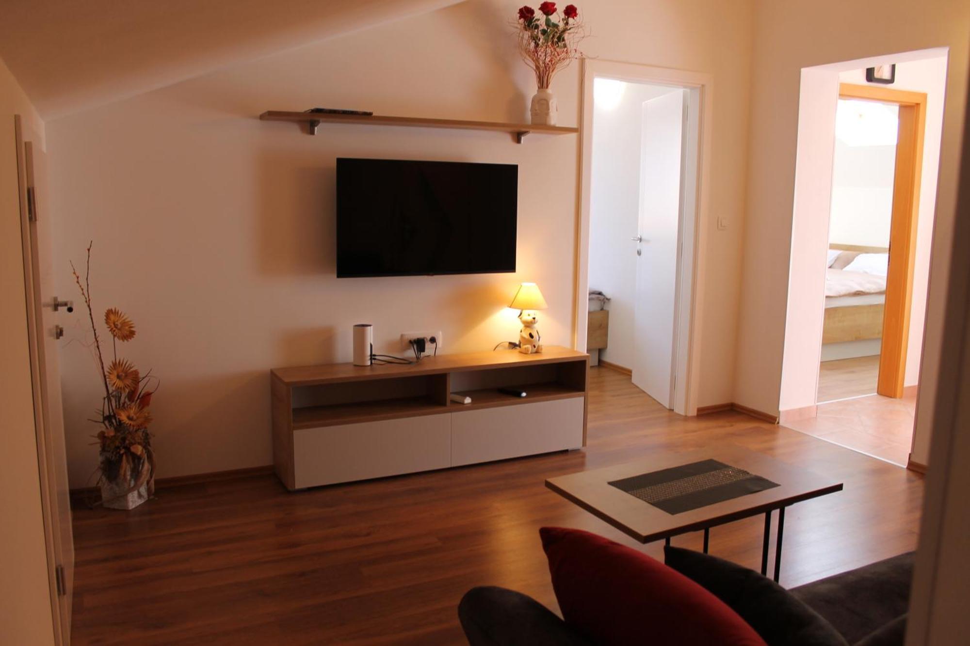 Apartmani Mladenka Малинска Экстерьер фото