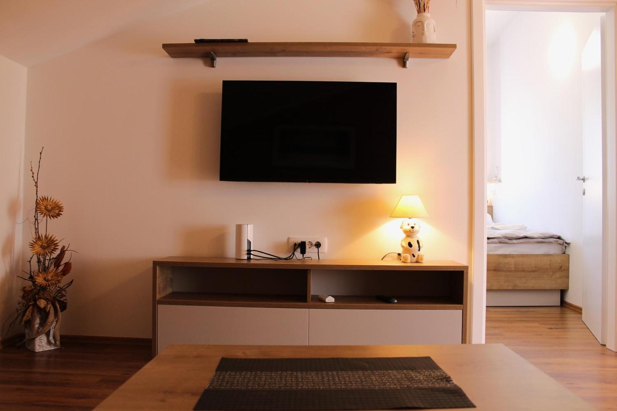 Apartmani Mladenka Малинска Экстерьер фото
